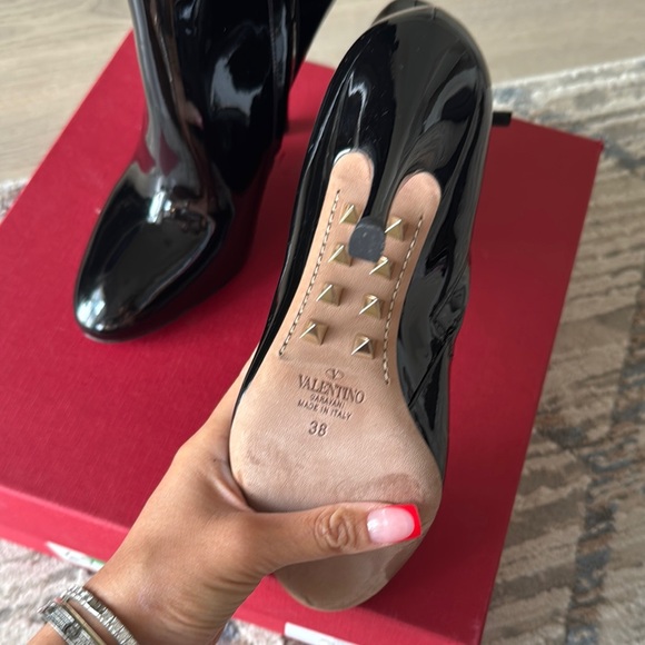 Authentic Valentino Garavani Elegant Black Patent Leather Women's Boots Size 38 - Picture 2 of 13